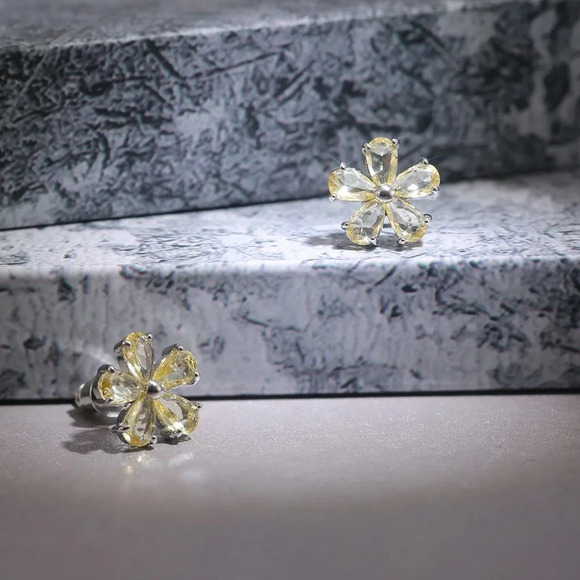 🔥Beautiful Tiny Plum Blossom Zircon Dainty Stud Earrings for Women, UNVN12459 - Picture 1 of 3